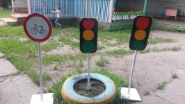 Светофор и дорожные знаки