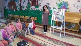 Просмотр национальных костюмов.