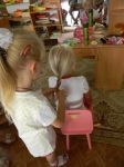 Девчонки учатся.