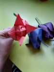 Стимулировать желание детей создавать цветы тюльпаны с помощью техники оригами из бумаги, формировать творческие способности.