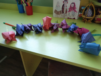 Стимулировать желание детей создавать цветы тюльпаны с помощью техники оригами из бумаги, формировать творческие способности.