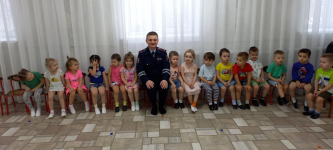 Инспектор ГИБДД в гостях у детей