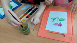 Цель: gознакомить детей с новым видом изобразительного искусства — сочетанием рисования и лепки пластилином.