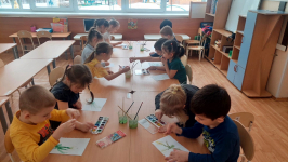 Цель: Познакомить детей с нетрадиционной техникой рисования ватными палочками. Показать приемы получения точек. Учить наносить ритмично и равномерно точки на поверхность бумаги.