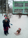 Кукла Катя на прогулке