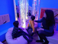 Занятие с детьми в сенсорной комнате
