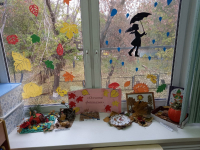 Осенняя выставка поделок моих воспитанников из природного материала "Осенняя фантазия"