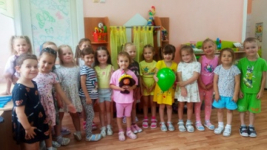 20 августа отмечается добрый детский праздник – День рождения Чебурашки, посвящённый славной и диковинной зверушке, придуманной Эдуардом Успенским. Дети поздравили с днём рождения забавного и смешного Чебурашку, спели для него “Каравай”, затем познакомились с историей создания этого замечательного персонажа.
