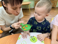 Лепка из пластилина - Блины для куклы Даши