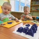 Маленькие исследователи: игра с кинетическим песком!