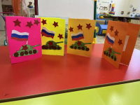 Художественно-эстетическое развитие (аппликация из готовых форм).