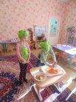 Ребята старшей группы готовят салат из моркови и яблок