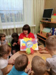 Цель: Воспитание у детей положительных качеств характера, способствовать сплочению коллектива, мотивировать детей на совершение добрых поступков, добрых дел. Формирование толерантного сознания и поведения детей дошкольного возраста, воспитание миролюбия и взаимной терпимости. Воспитывать чувства уважения, дружелюбия, сострадания, взаимопомощи, щедрости по отношению к окружающим.