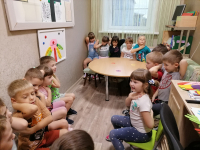 Цель: Воспитание у детей положительных качеств характера, способствовать сплочению коллектива, мотивировать детей на совершение добрых поступков, добрых дел. Формирование толерантного сознания и поведения детей дошкольного возраста, воспитание миролюбия и взаимной терпимости. Воспитывать чувства уважения, дружелюбия, сострадания, взаимопомощи, щедрости по отношению к окружающим.
