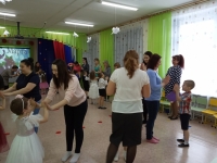 Танец с мамами