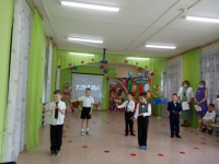 3 подготовительная группа. Танец-игра с телефонами.