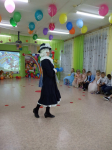 1 подготовительная группа. А вот и Шапокляк, которая пришла показать свои "таланты".