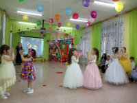 2 подготовительная группа. Танец "Верные подружки".