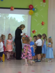 1 средняя группа. Помогли Ежику собрать грибы.