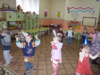 Закончился праздник задорным танцем.