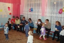 Душевная жизнь ребёнка начинается очень рано. Малыш копирует, отображает в действиях и словах, в эмоциональных проявлениях и поступках мир, в котором живёт. Можно сказать, что мы