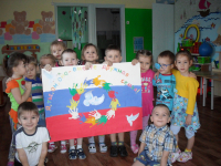 Коллективная творческая работа ко Дню Народного Единства - "Я, ты, он, она - вместе дружная семья!"