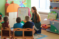 Разучивали стихотворение о весне с помощью мнемотаблицы