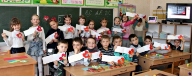 30.01.15 урок технологии, изделие "Закладка-сердце". Ребята потрудились и  устали)